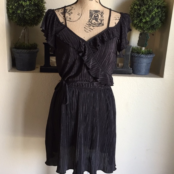 Candie's Dresses & Skirts - Candie’s cold shoulder black dress